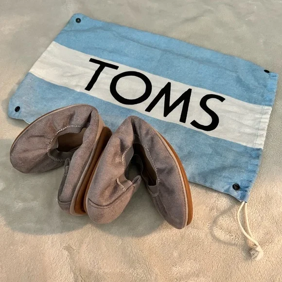 🎁 2/$8 YNY Foldable Grey Slip On Travel Flats - Picture 2 of 4